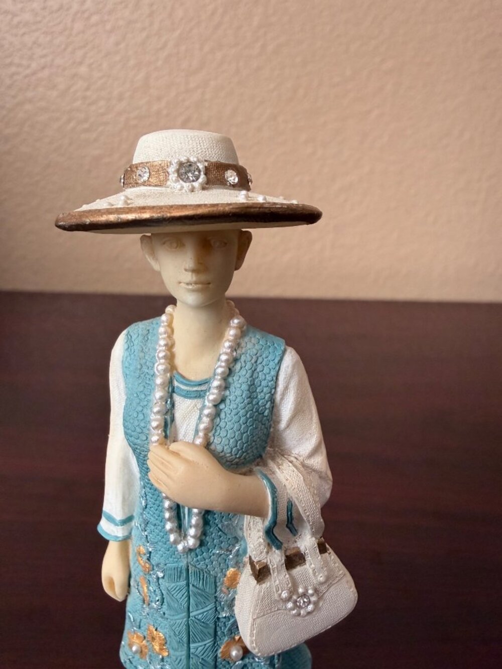 Vintage Women of the World Lady Elizabeth of London Resin Figurine 5.5" - Picture 5 of 12